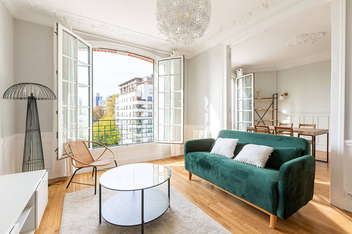 Appartement à COURBEVOIE