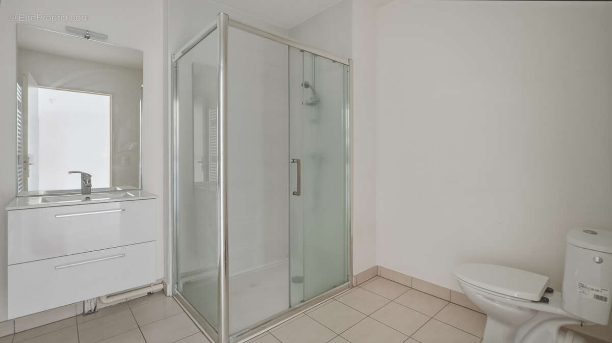 Exclusivité - limite chamalières - t2 - 45m2 - terrasse cave et stationnement - photo 6