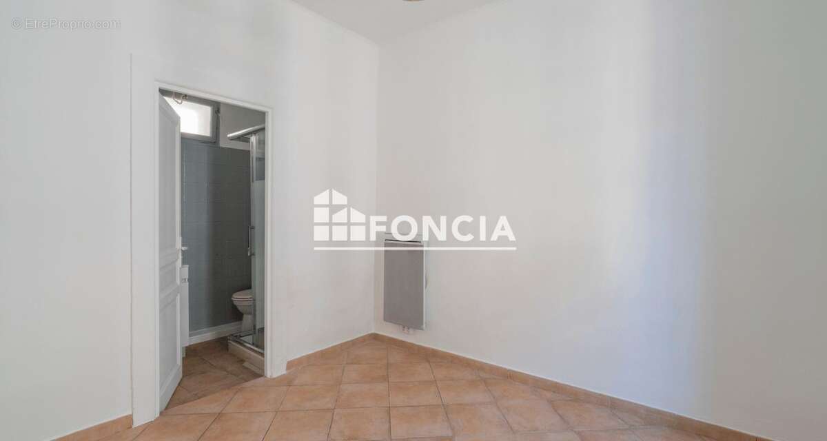À vendre – T2 36 m² + une Cour de 7.5 m2 – Accès direct rue – Profession libérale autorisée – Marseille 6ᵉ - photo 5