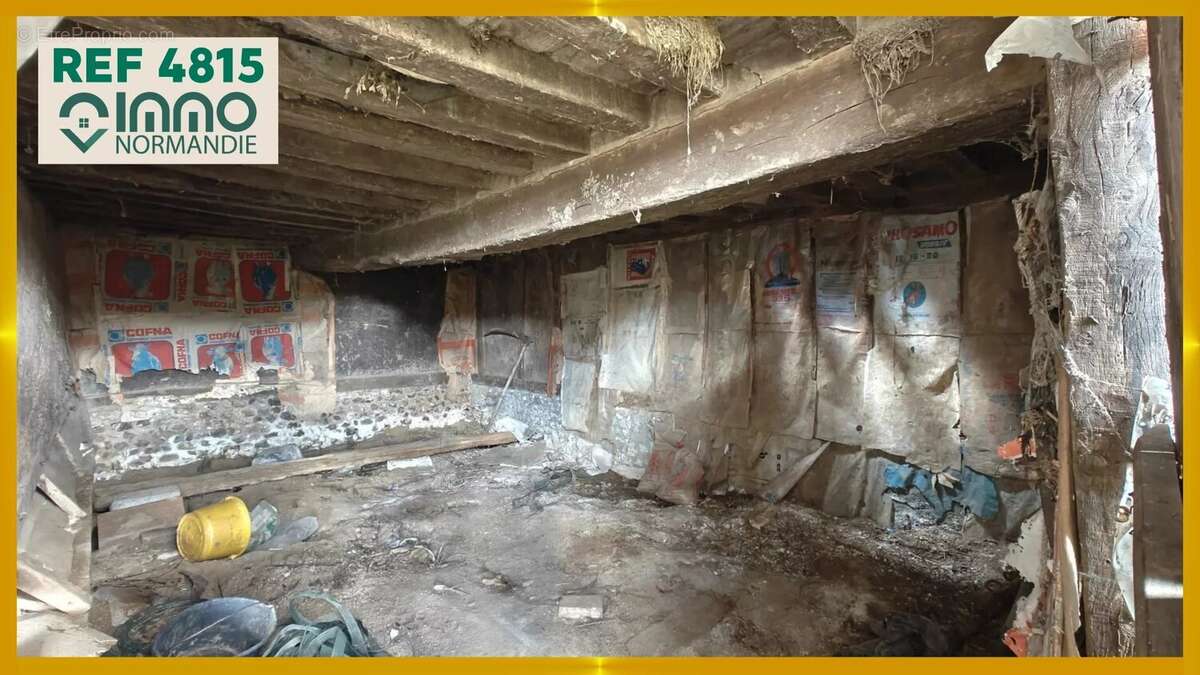 Maison à SAINT-CYR-DE-SALERNE