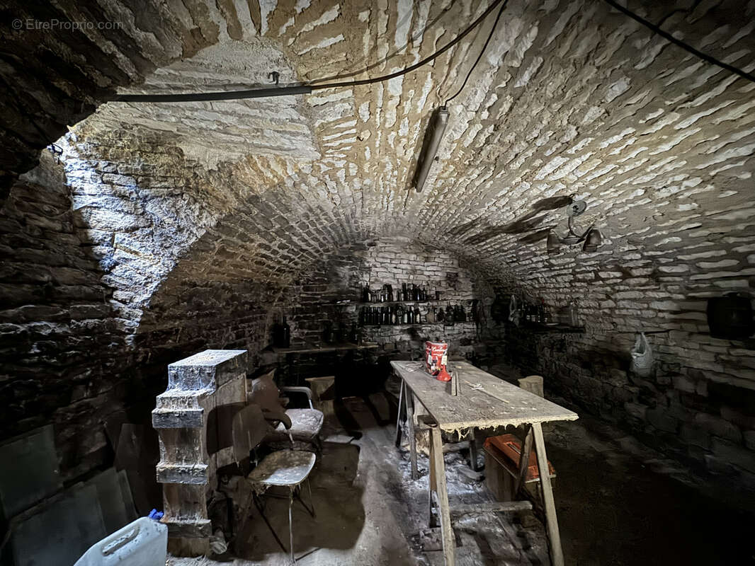 Longère bourguignonne secteur MAILLY-LA-VILLE 151 200 €. - photo 4