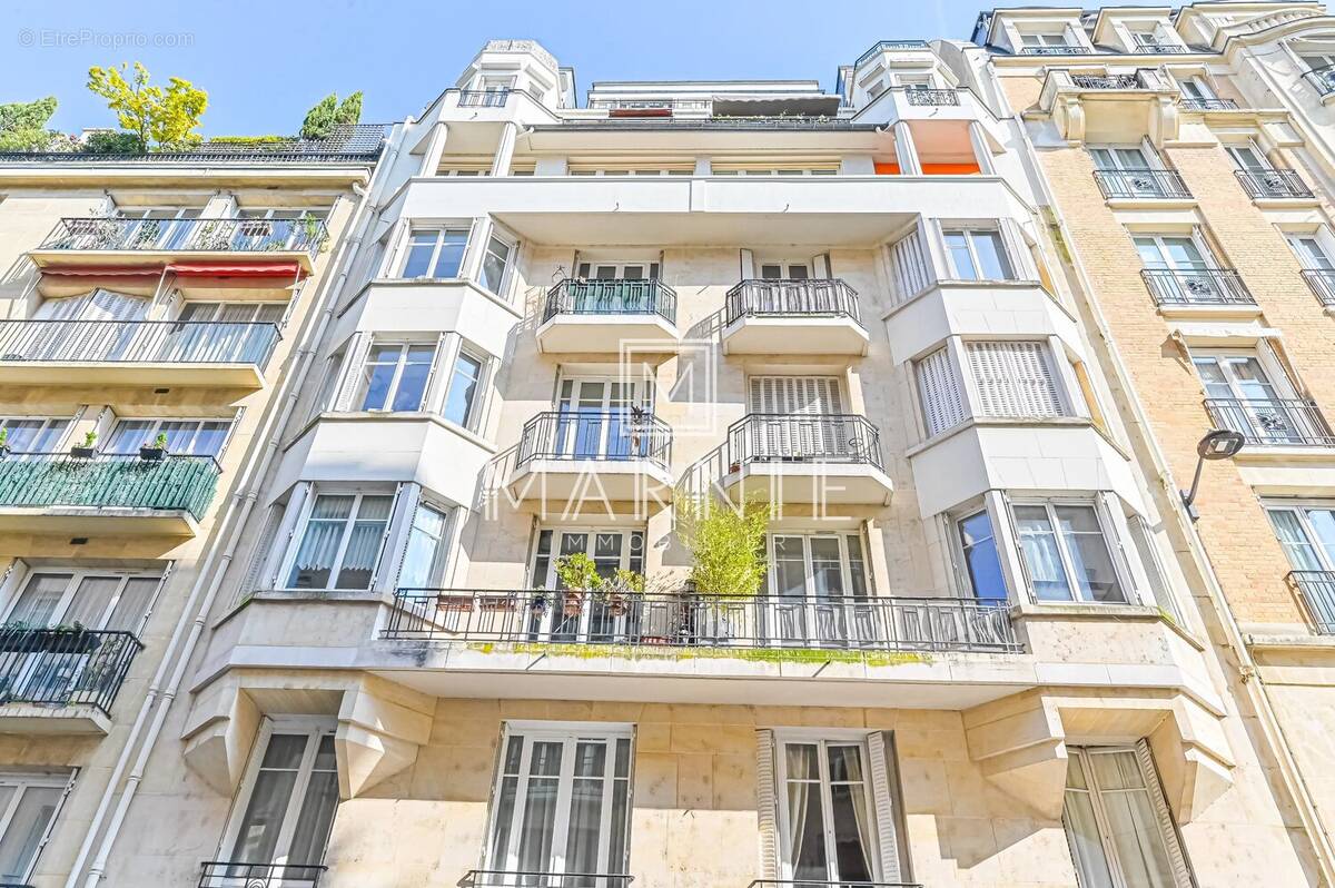 Appartement à PARIS-16E