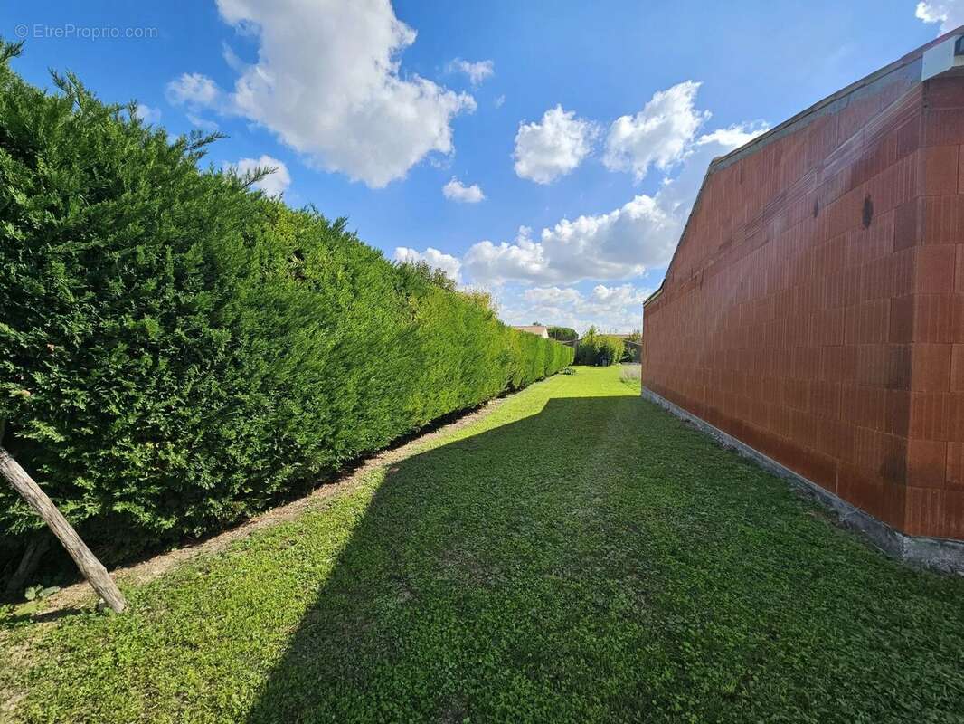 Terrain à LA GREVE-SUR-MIGNON