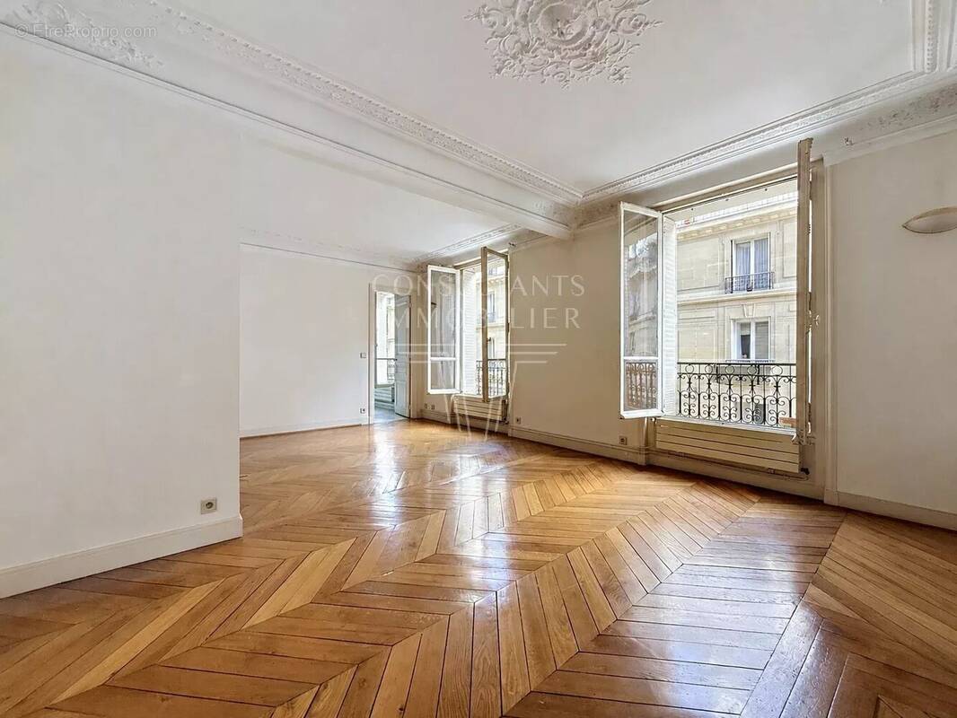 Appartement à PARIS-17E