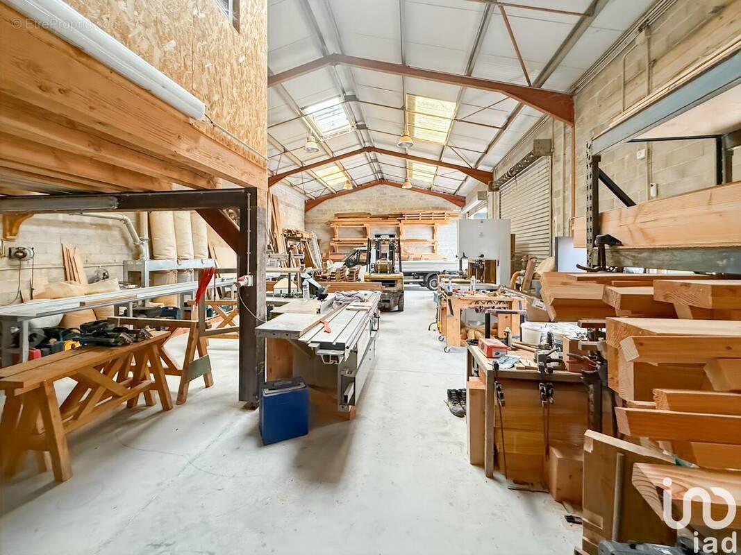 Photo 1 - Commerce à TOURVES