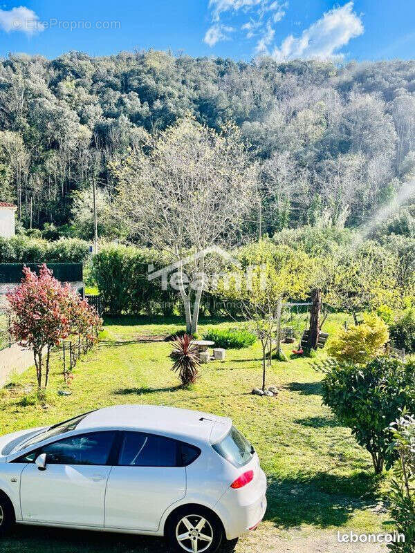 Appartement à REYNES