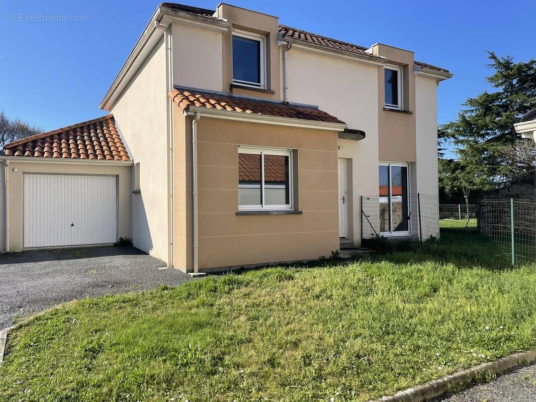 Maison à LA HAIE-FOUASSIERE