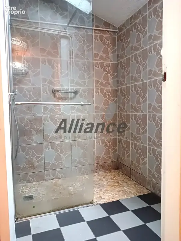 Jolie maison avec garage, terrain et dependance - photo 13