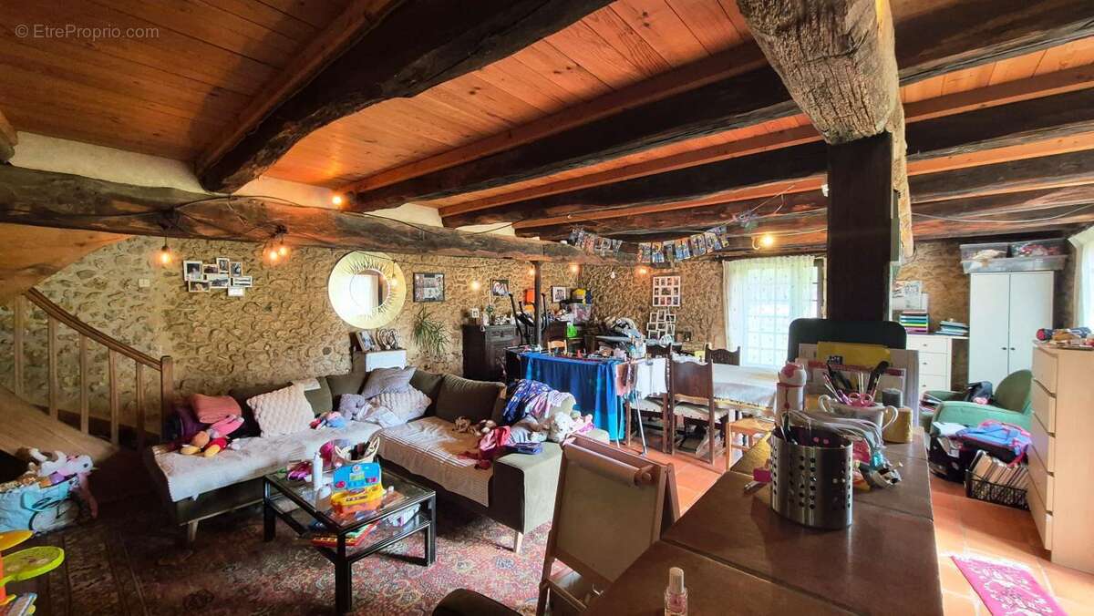 Maison à SAINT-AMAND-DE-VERGT