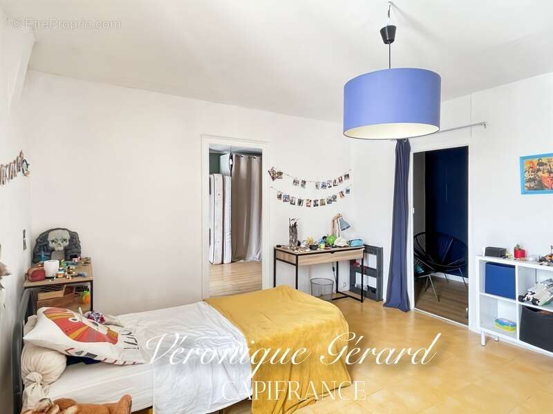 Maison à SAINT-MEDARD-DE-GUIZIERES