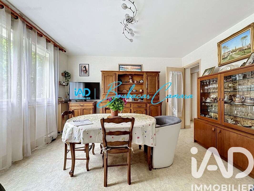 Photo 2 - Appartement à HOUILLES