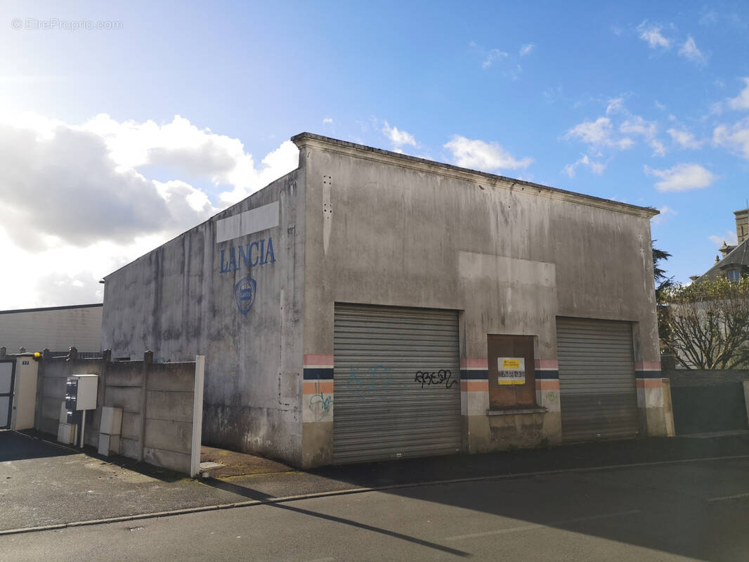 Parking à LES HERBIERS