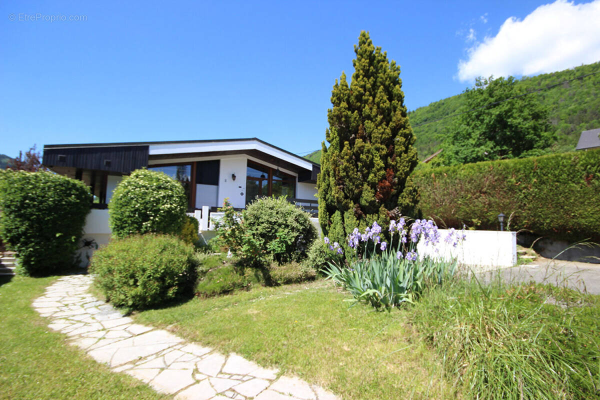 Maison à MARIGNIER