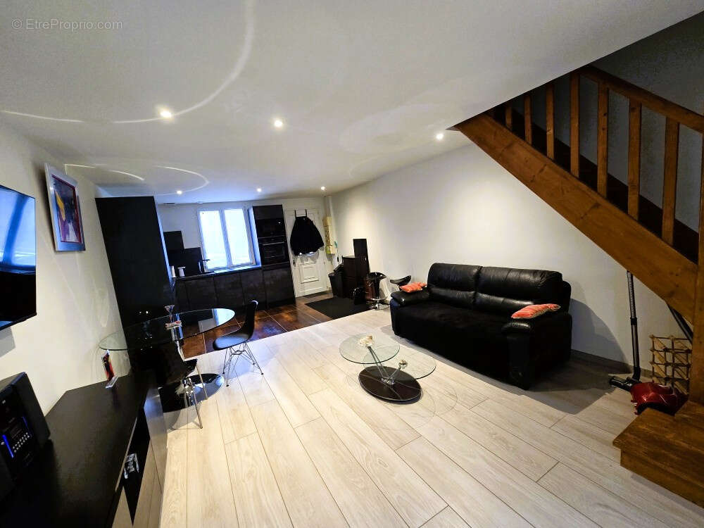 Maison T3 Duplex - Terrasse - 2 parkings. - photo 3