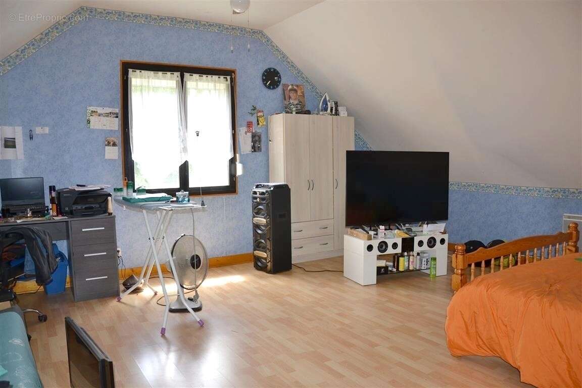 Maison 169 m² à Saint-Evroult-Notre-Dame-Du-Bois  - photo 10