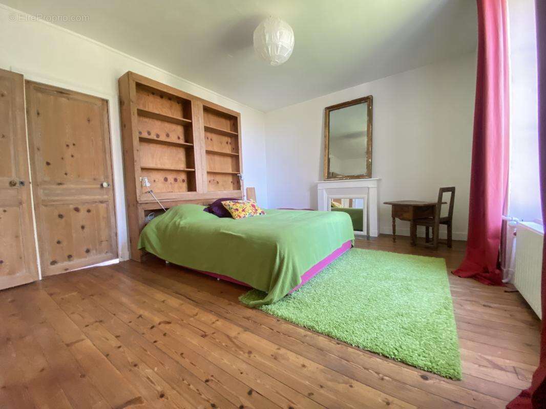 Maison à ARGENCES
