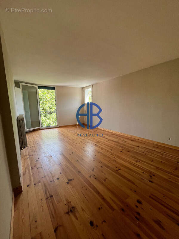 Appartement à RENAGE