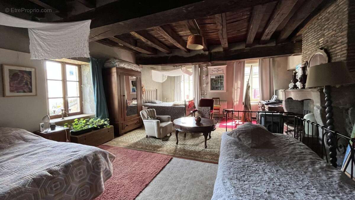 Maison à LAROCHEMILLAY