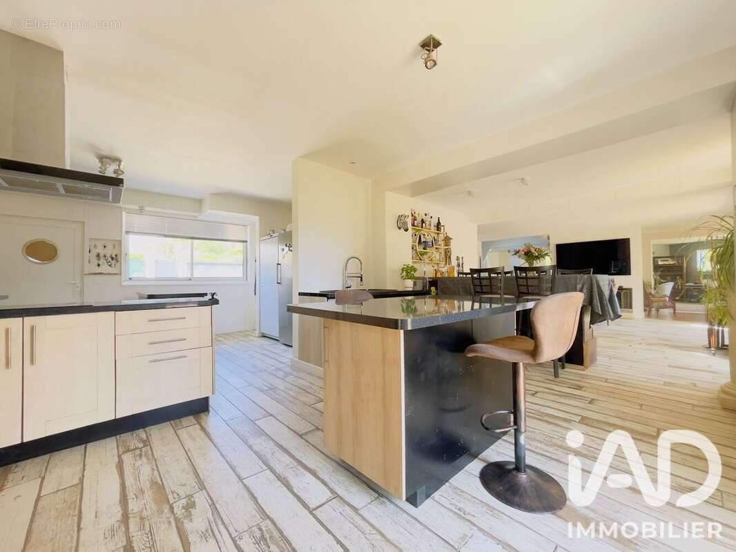 Maison 246 m² à Lesigny  - photo 9