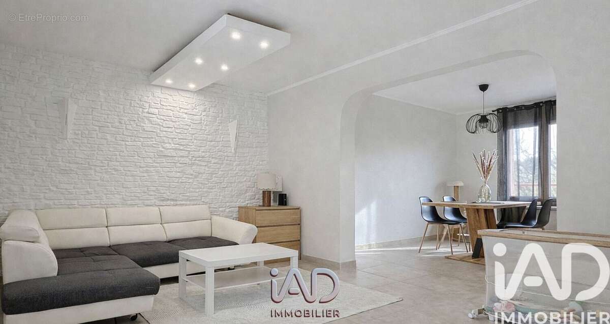 Photo 2 - Appartement à SAINTE-GENEVIEVE-DES-BOIS