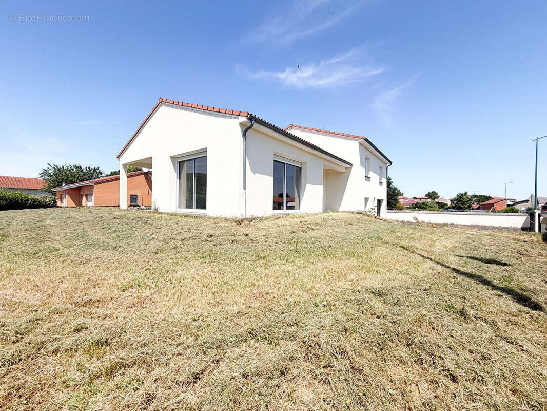 Maison à SEYCHALLES