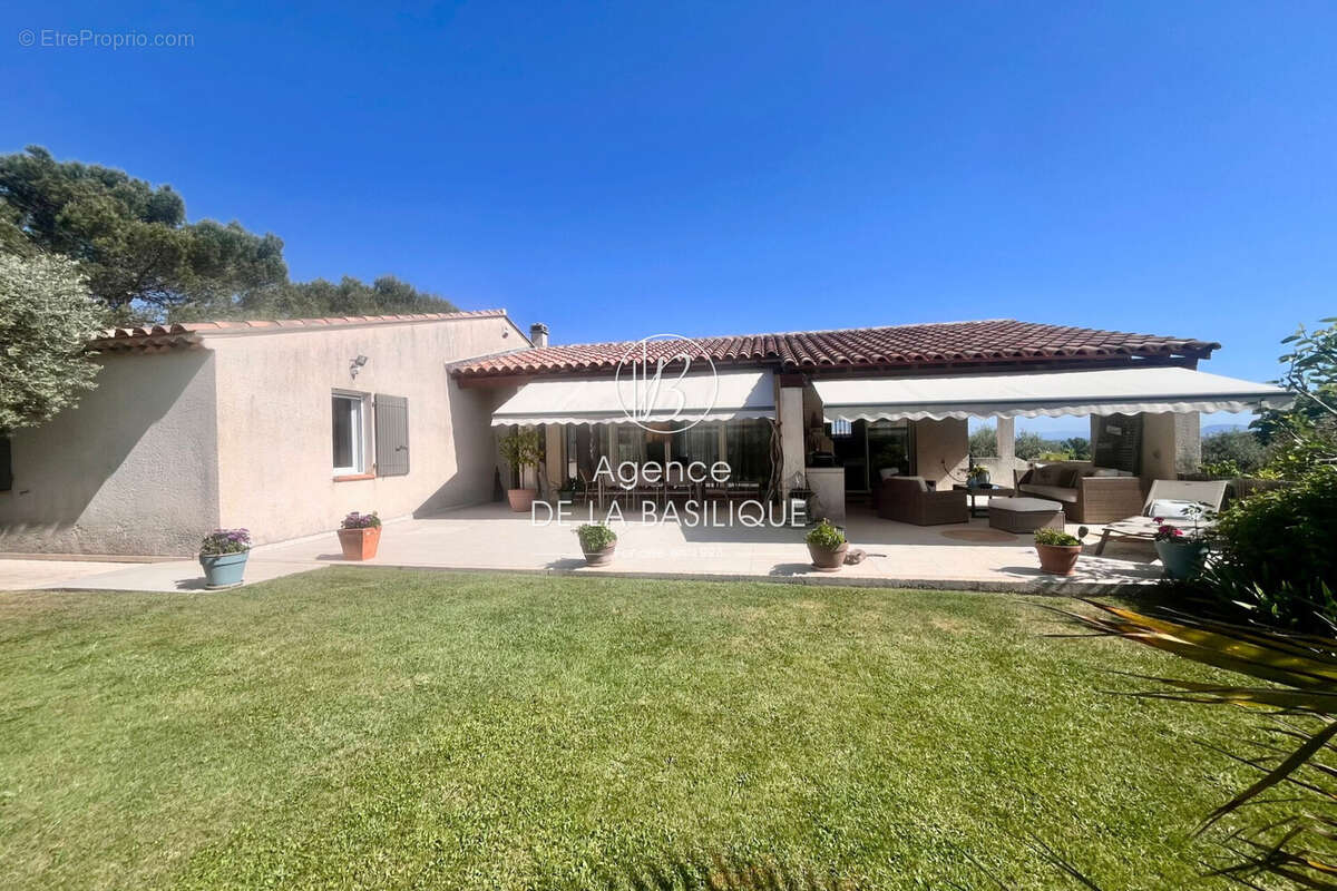 Maison à SAINT-MAXIMIN-LA-SAINTE-BAUME