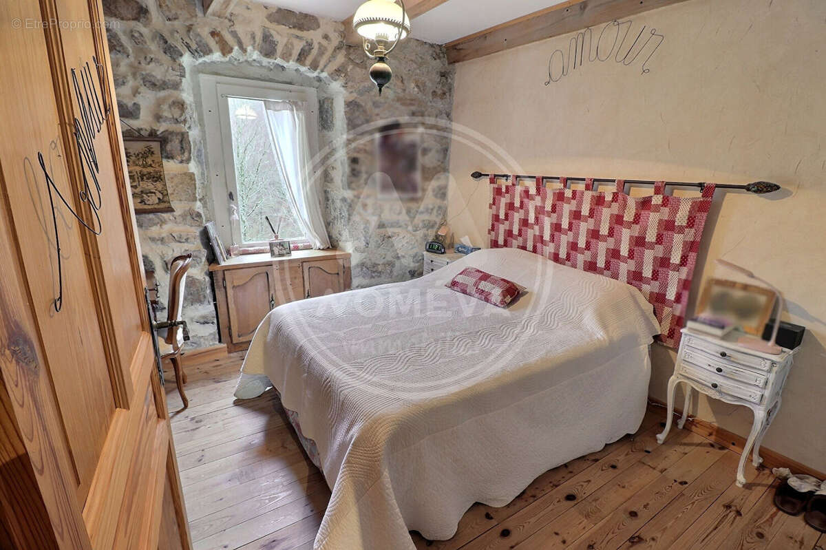 Maison à SAINT-PIERRE-SUR-DOUX