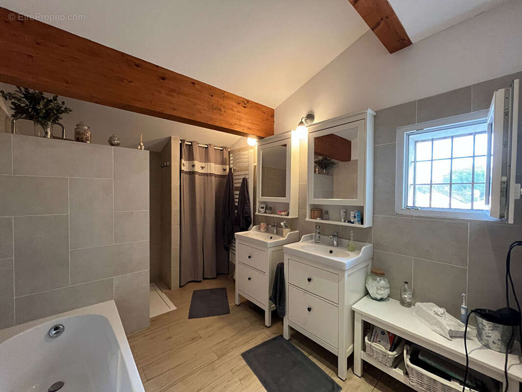 Appartement à CHATEAUNEUF-DE-GADAGNE