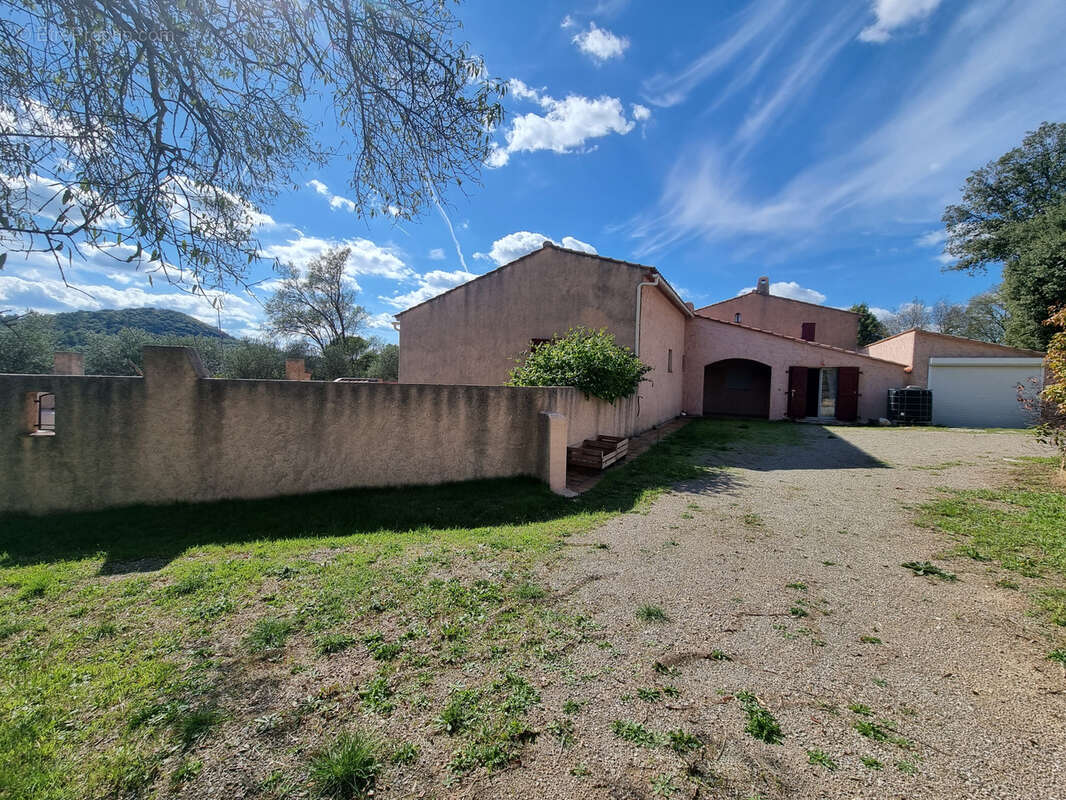 Maison à FOX-AMPHOUX