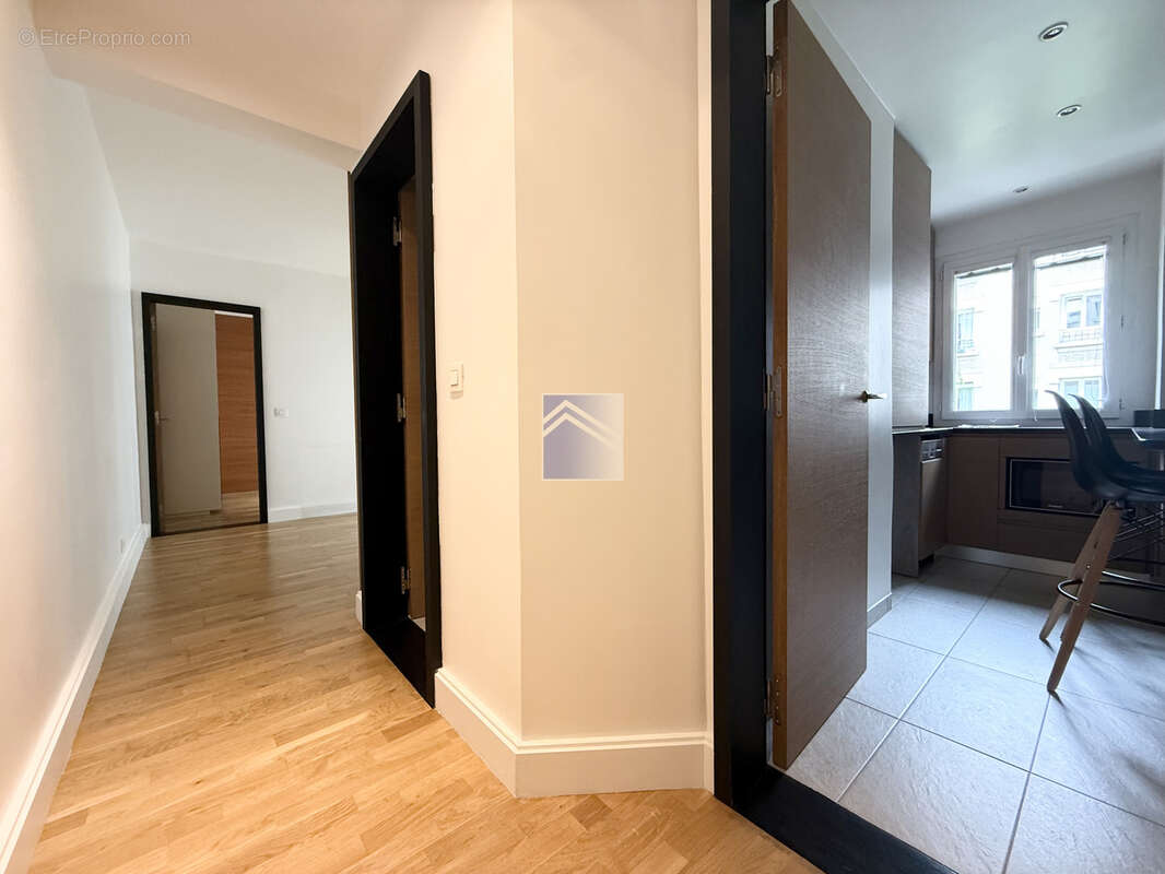 Appartement à COURBEVOIE