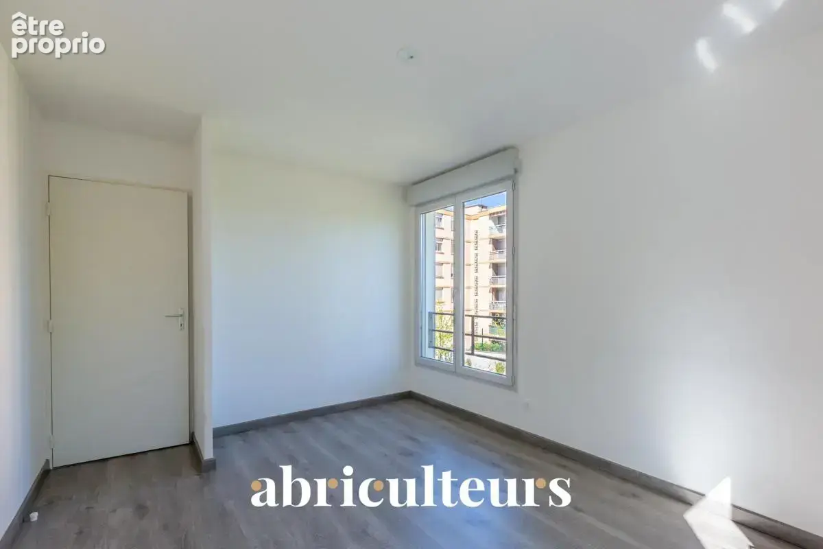 Appartement spacieux avec grand balcon,en vente à Vénissieux Paul Bert (69200) - photo 10