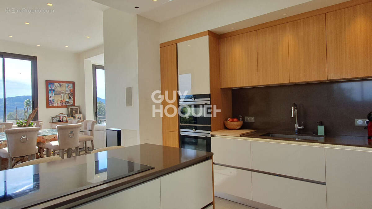 Maison à MANDELIEU-LA-NAPOULE