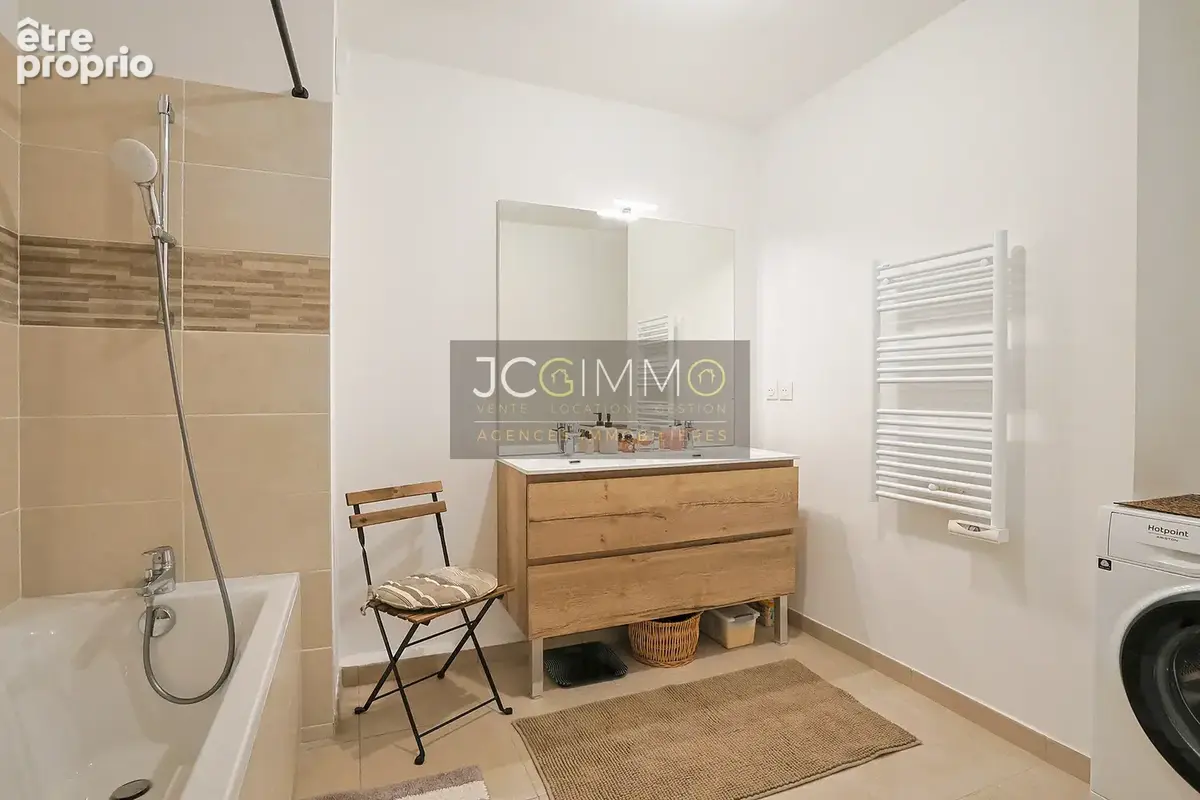 Appartement t3 - ascenseur-  balcon et double garage - sollies-pont 83210 - photo 9