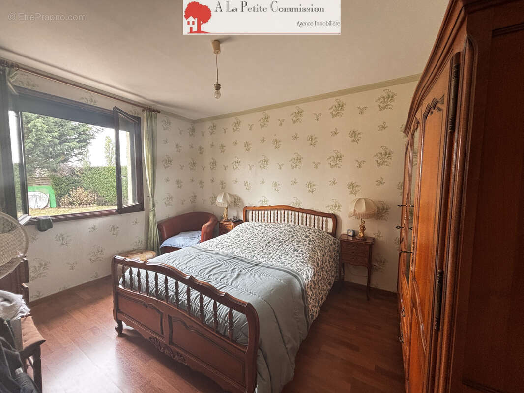 À vendre à Luisant   Une maison familiale aux beaux volumes ! - photo 6