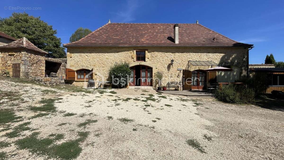 Magnifique propriété comprenant trois bâtiments en pierre - photo 3