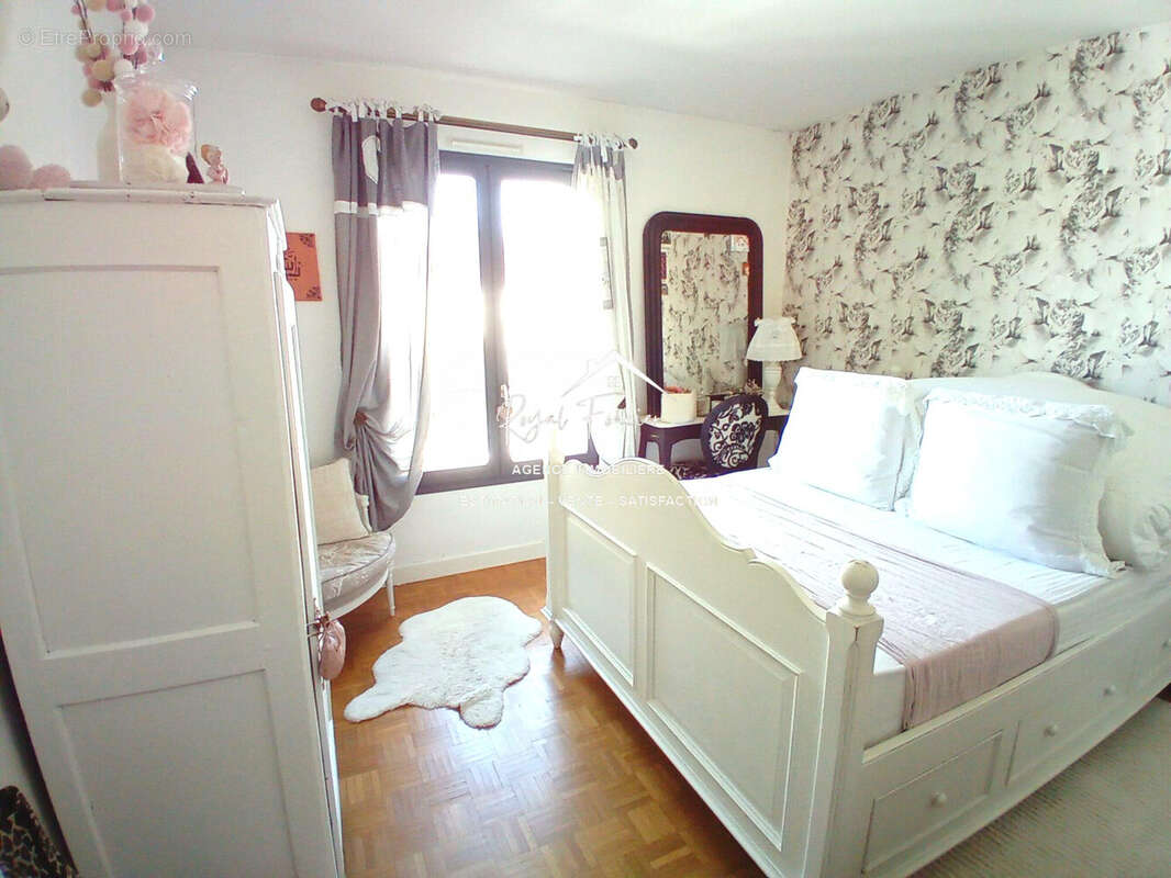 Chambre 1 avec un point d'eau  - Maison à CHATELLERAULT