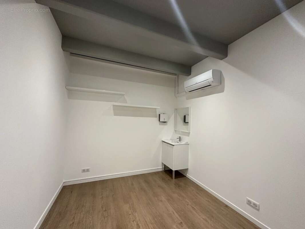 Commerce à LA GAUDE