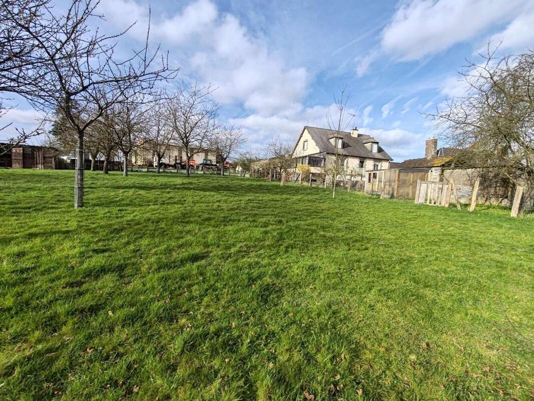 Maison 202 m² à Savigny-Le-Vieux  - photo 3