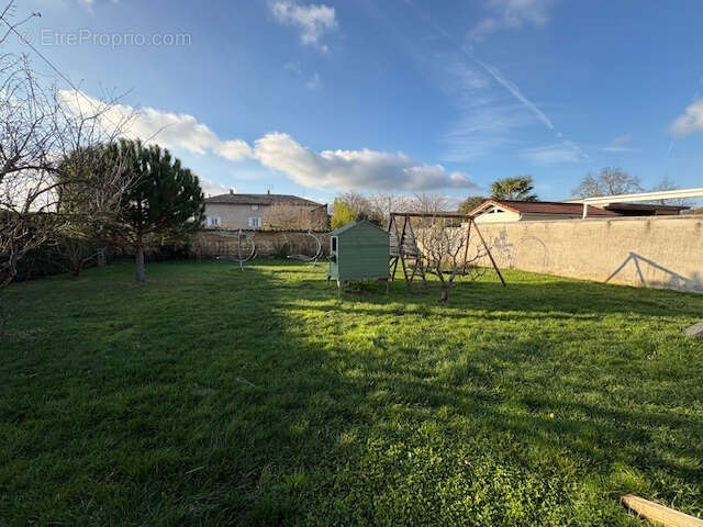 Maison à SAINT-ETIENNE-SUR-CHALARONNE