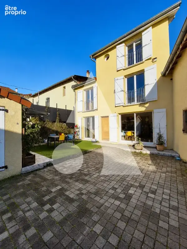 Maison à NEYRON