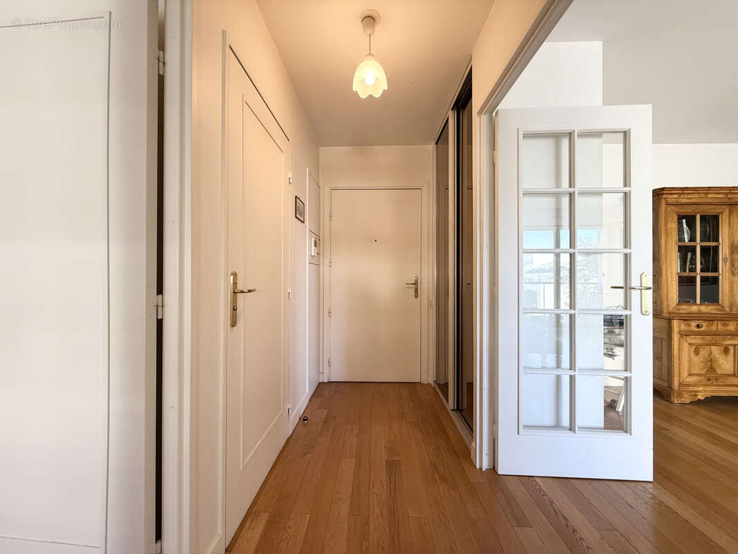 Appartement à COURBEVOIE