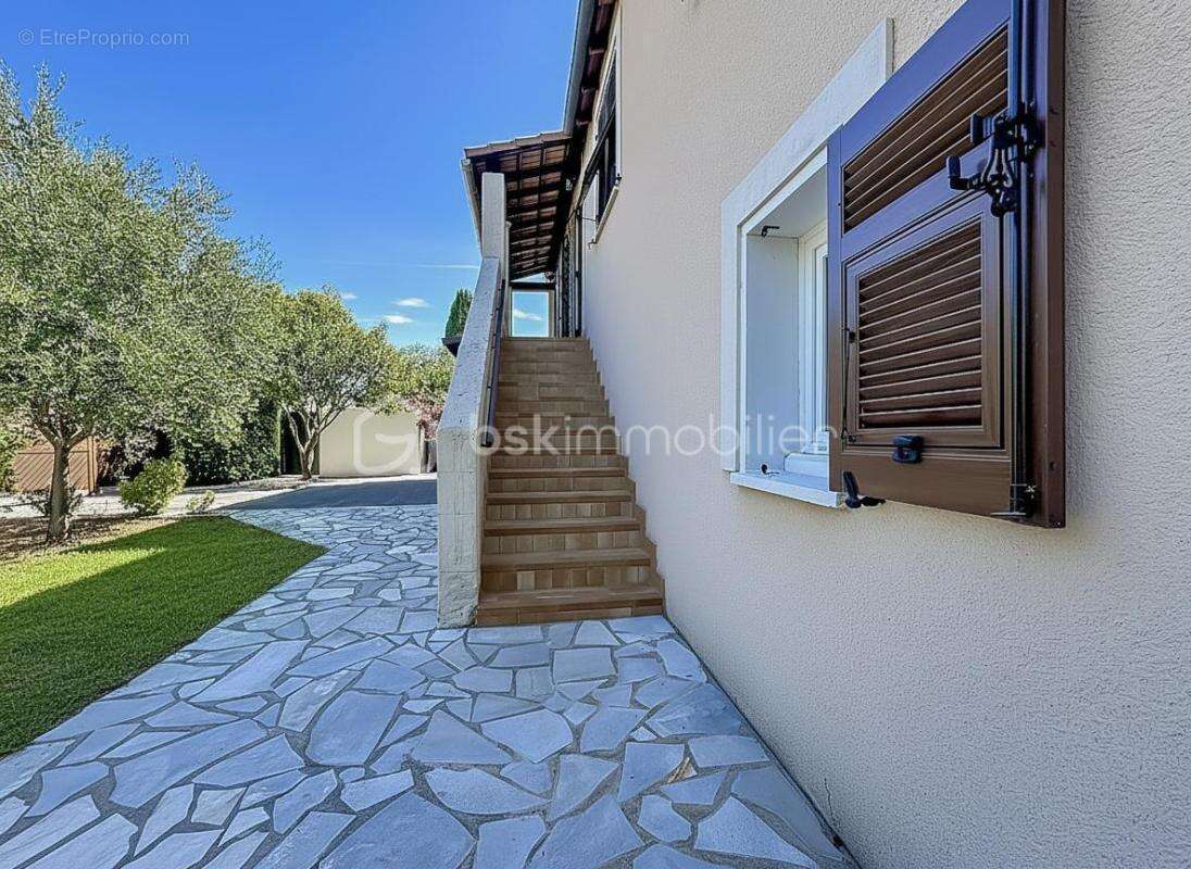 *** magnifique villa t7 de 222 m² avec piscine - castries *** - photo 16