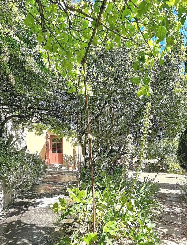 Maison à COTIGNAC
