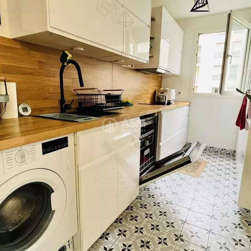 Appartement à COURBEVOIE