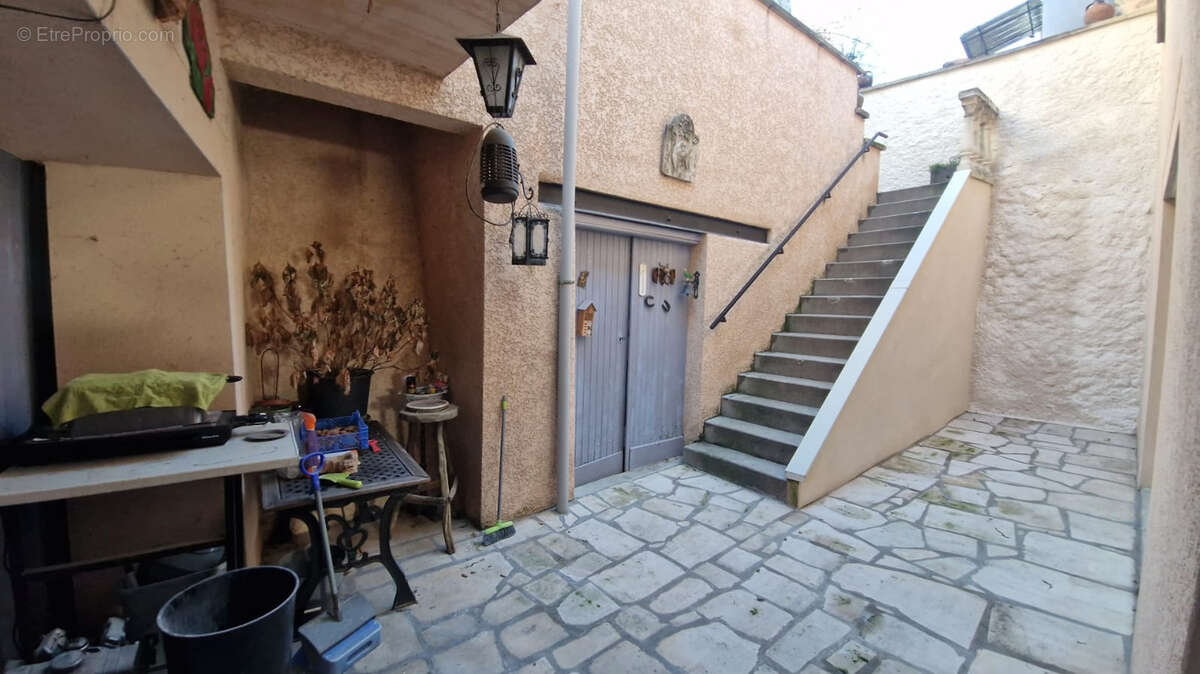 Maison à LA ROCHE-BLANCHE