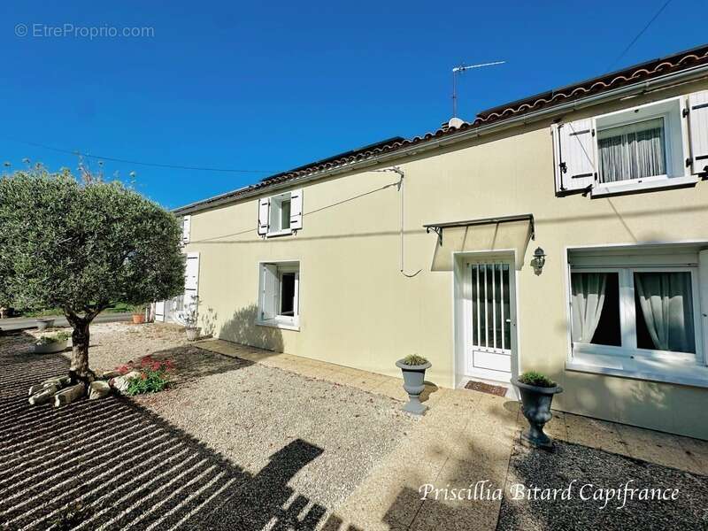 Maison à AIGREFEUILLE-D'AUNIS