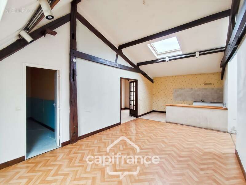 Commerce à BESSE-SUR-BRAYE