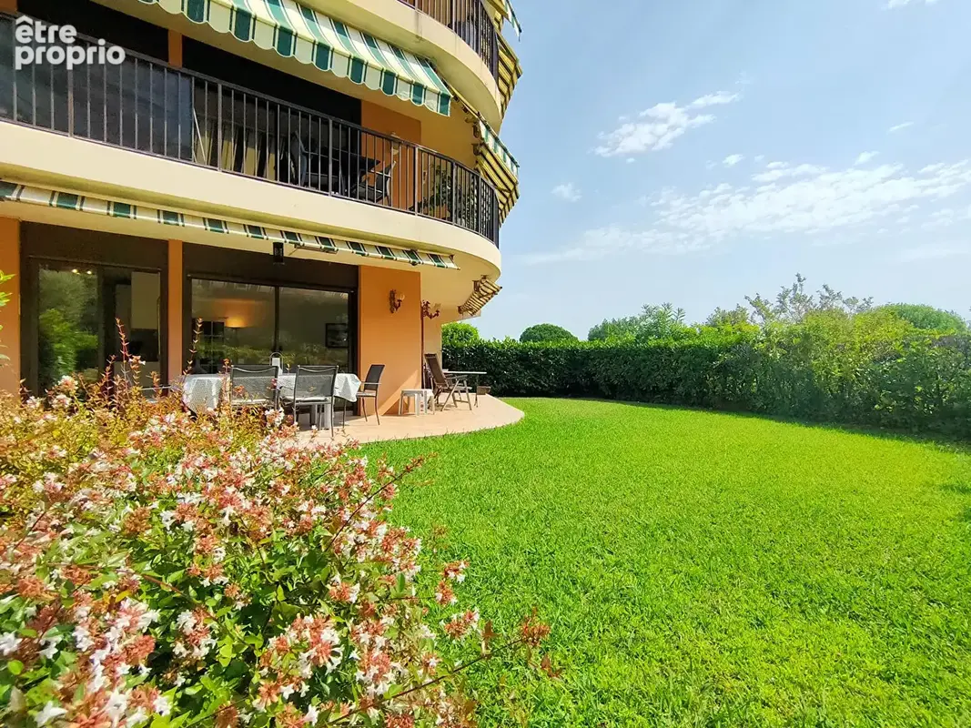 Cannes marina: rare ! superbe rez-de-jardin - garage + cave - photo 2
