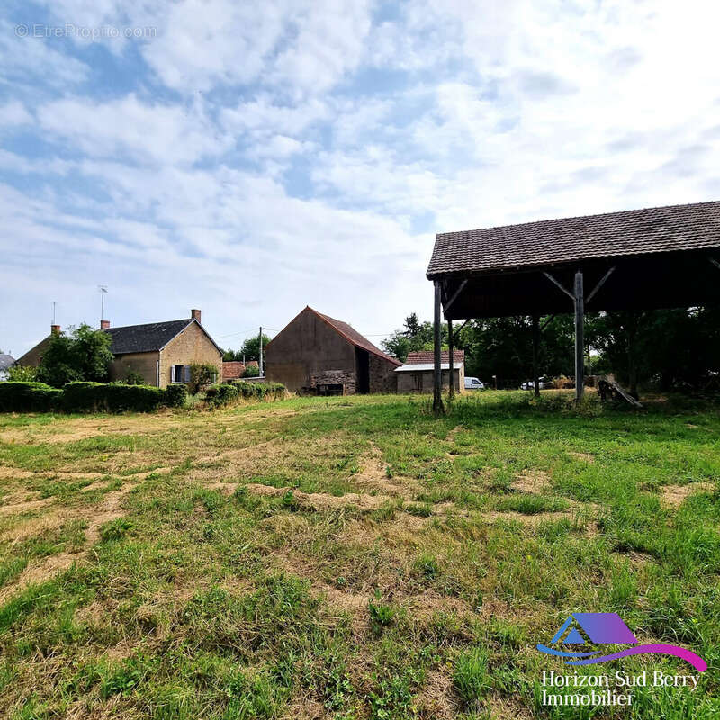 ensemble maison, grange, hangar - Maison à SAINTE-SEVERE-SUR-INDRE