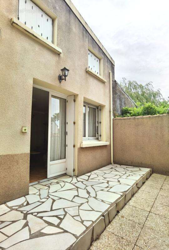 Maison à SAINT-MACAIRE-EN-MAUGES